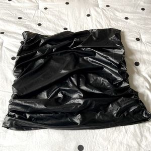 Shein 5X EUC black pleather skirt w/ruched back